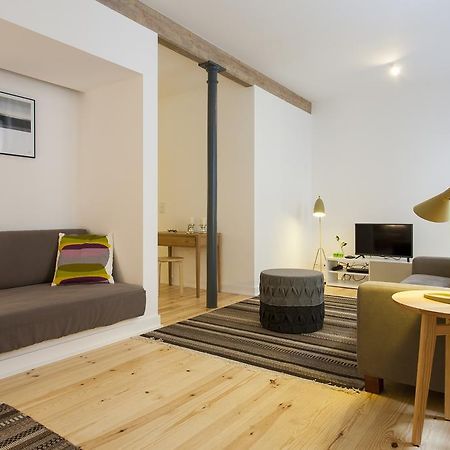 Joivy Cosy 1-Bed Flat With Workspace In Santa Catarina, Moments From Luis De Camoes Sq Lisboa Rum bild
