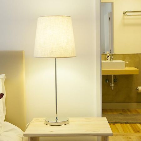 Joivy Cosy 1-Bed Flat With Workspace In Santa Catarina, Moments From Luis De Camoes Sq Lisboa Rum bild