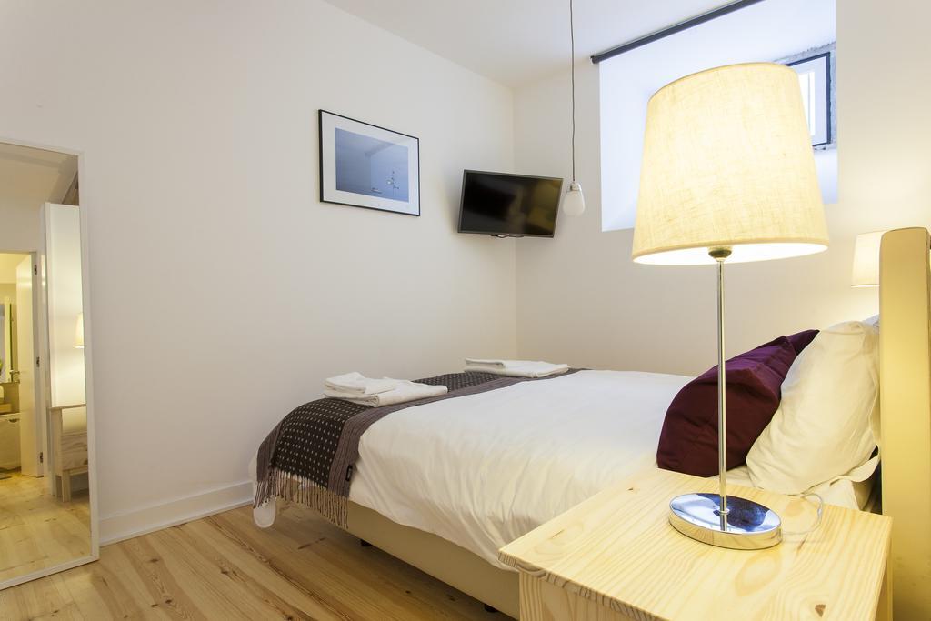 Joivy Cosy 1-Bed Flat With Workspace In Santa Catarina, Moments From Luis De Camoes Sq Lisboa Rum bild