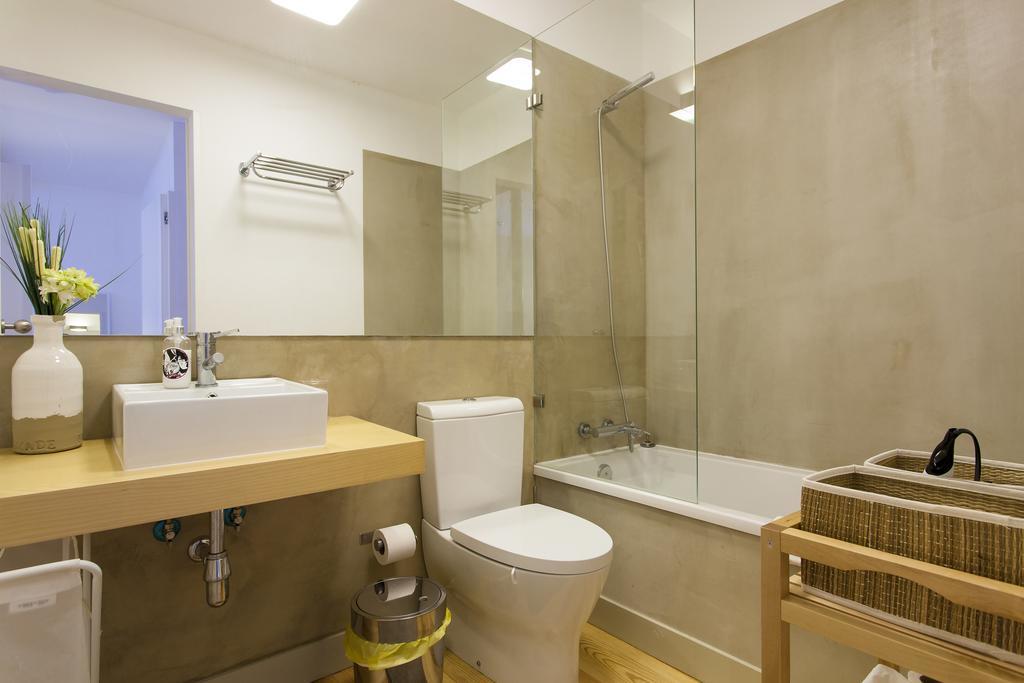 Joivy Cosy 1-Bed Flat With Workspace In Santa Catarina, Moments From Luis De Camoes Sq Lisboa Rum bild
