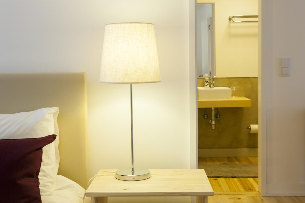 Joivy Cosy 1-Bed Flat With Workspace In Santa Catarina, Moments From Luis De Camoes Sq Lisboa Rum bild