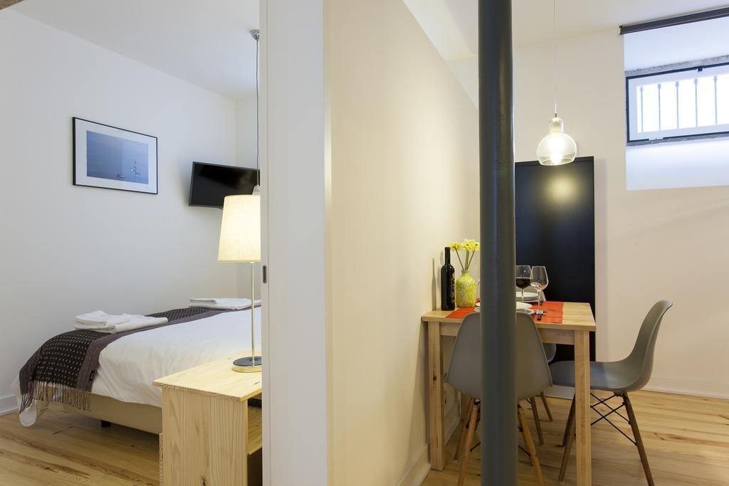 Joivy Cosy 1-Bed Flat With Workspace In Santa Catarina, Moments From Luis De Camoes Sq Lisboa Rum bild