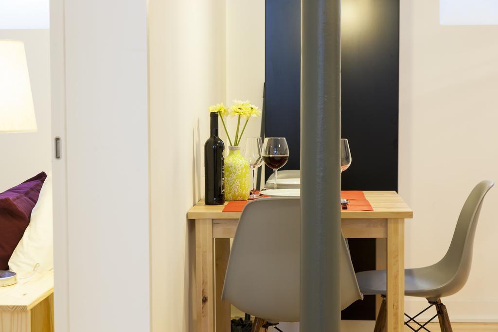 Joivy Cosy 1-Bed Flat With Workspace In Santa Catarina, Moments From Luis De Camoes Sq Lisboa Rum bild